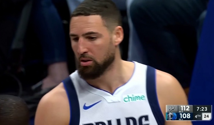 下去冷静下吧！克莱连续空位打铁&amp;三分5中0  还送尚帕尼三分犯规