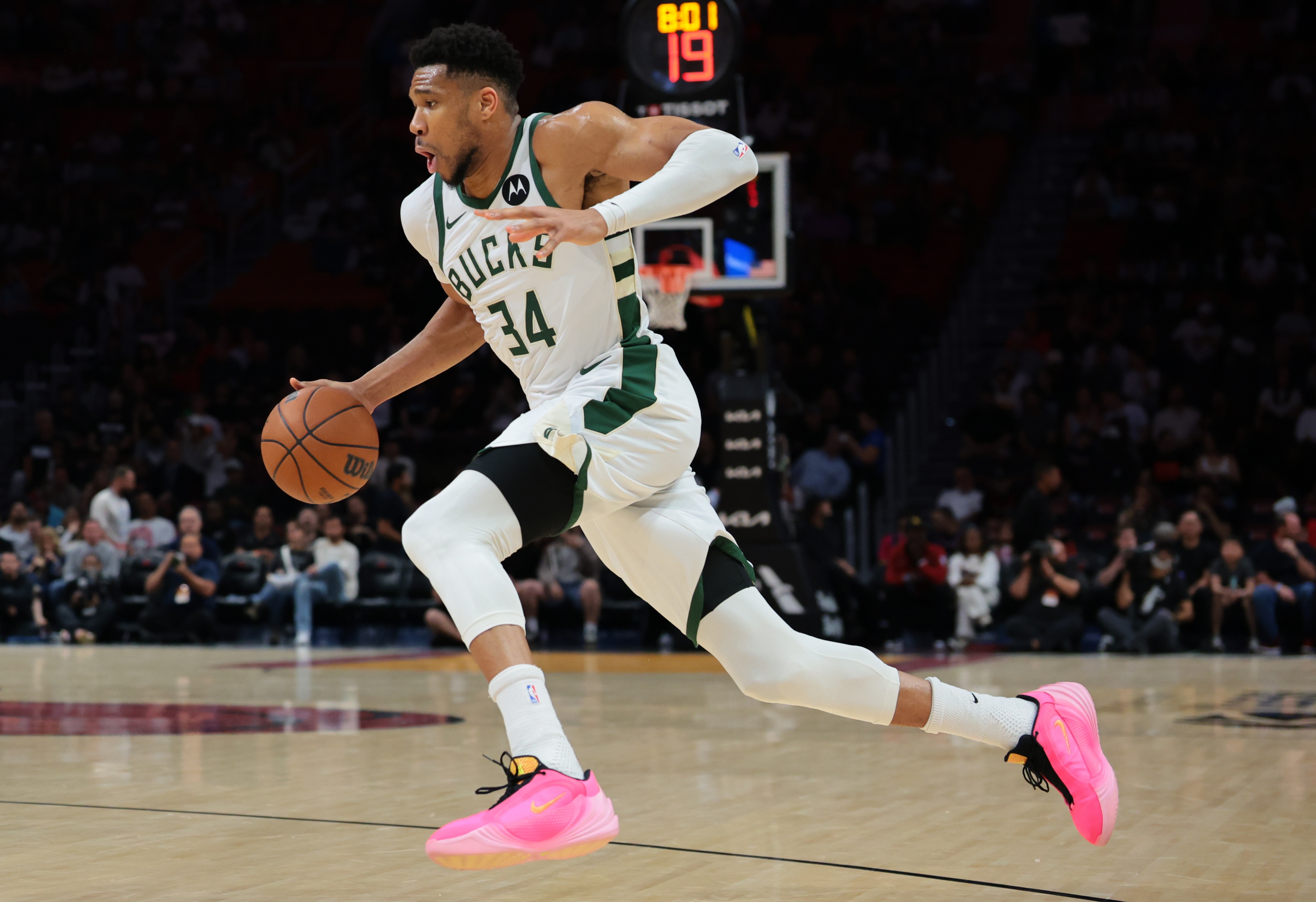 百家乐官方网-Shams：雄鹿曾认真考虑过热火报价 韦尔+希罗+球员+选秀权换字母