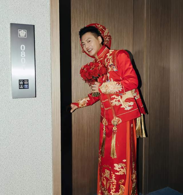 百家乐官方网-41岁知名“特型演员”侯京健大婚！曝妻子身份，多次主持联欢晚会